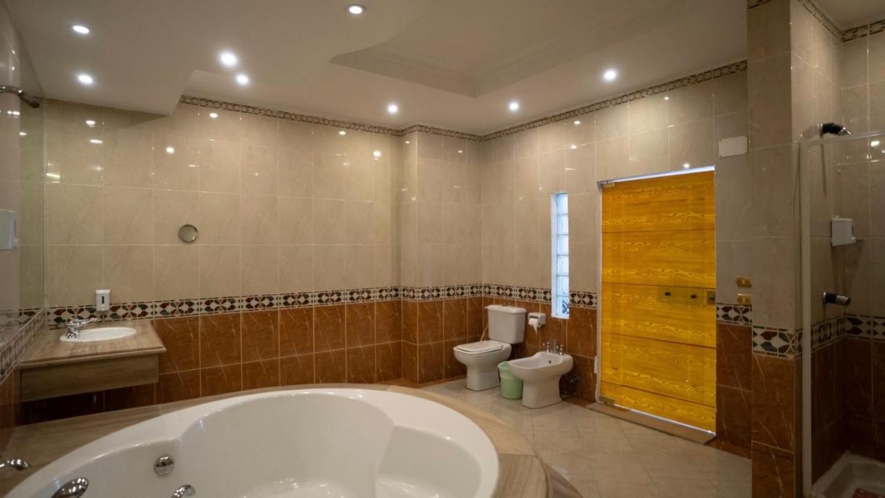 Galaxy Royal Aparthotel 3*